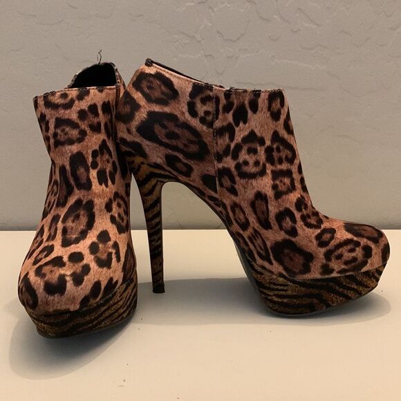 Material girl leopard print platform booties w/5 “ heel and 1 1/4” platform - Picture 2 of 12